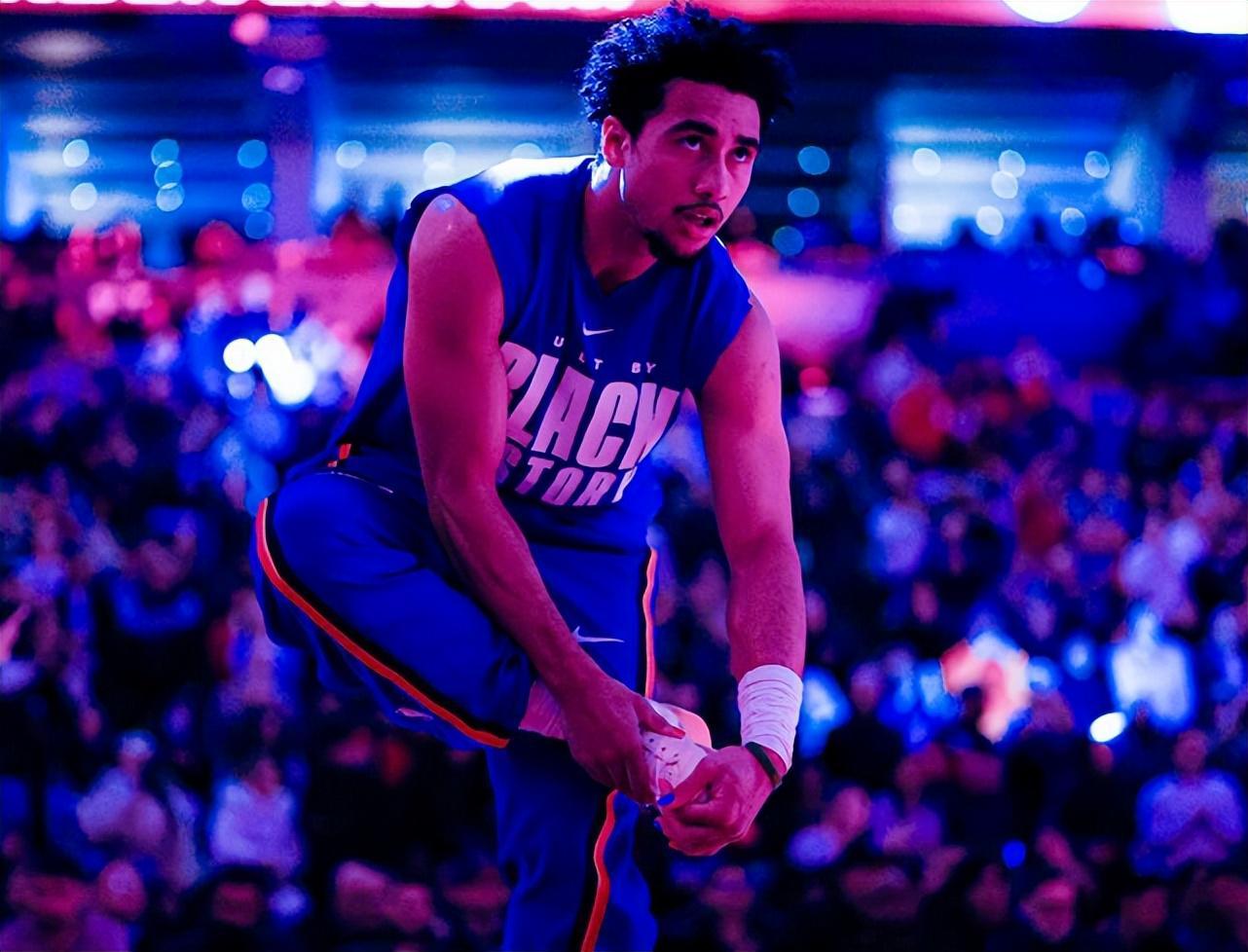 kaiyun开云体育官方入口-21分+20分+20分！生涯新高！离开76人涅槃重生，4换1大交易血赚